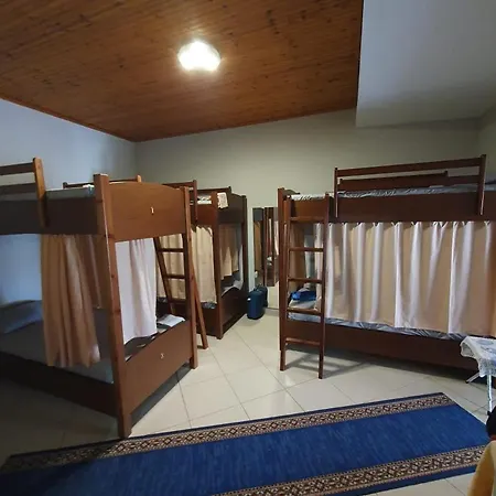 Hostel Mona's