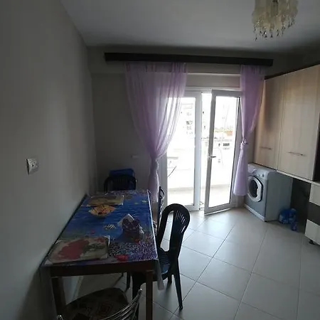 Mona's Auberge de jeunesse Saranda